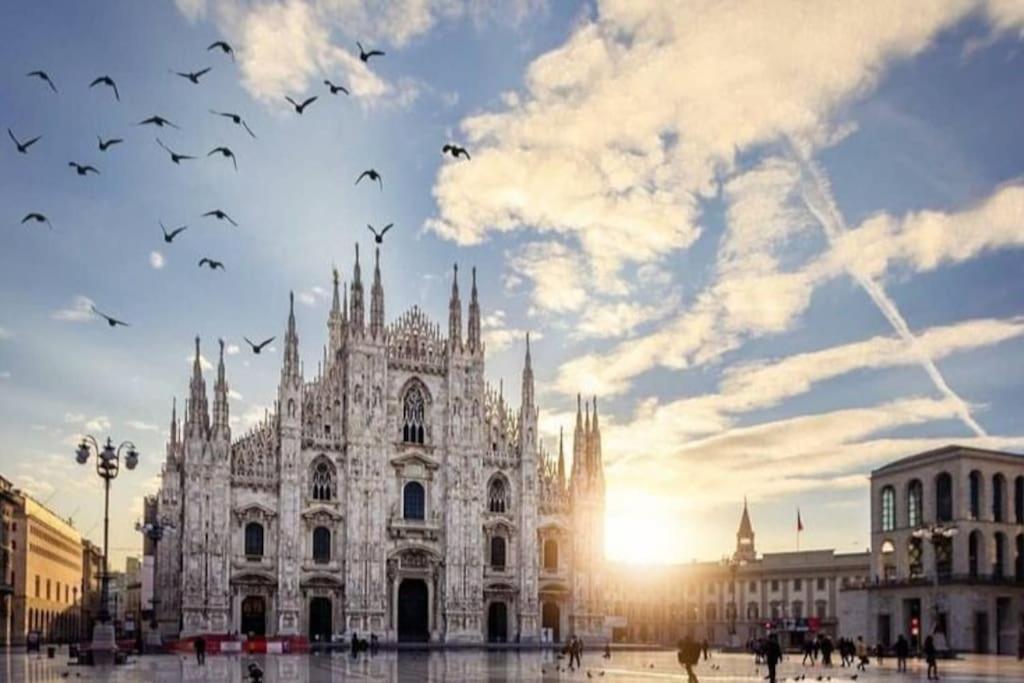 Ad Un Passo Dal Duomo Elegante Appartamento Wifi Μιλάνο Εξωτερικό φωτογραφία